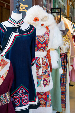 白沙古鎮(zhèn)納西服裝店