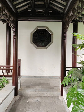原木白墻