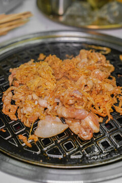 東北烤肉酸菜五花肉美食