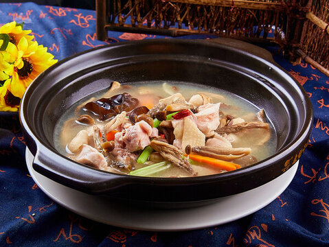 鹿茸菌浸農(nóng)家雞