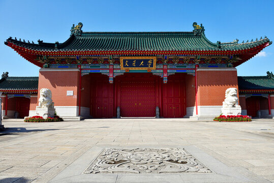 上海交大校門(mén)