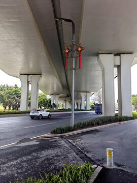 高速橋下道路