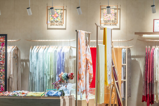 精品絲綢服裝店