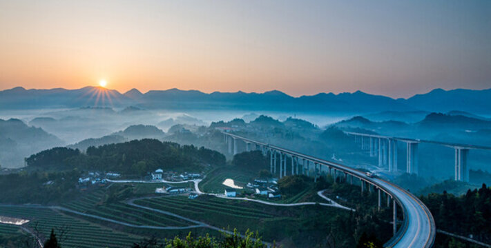重慶渝北周家山晨霧日出