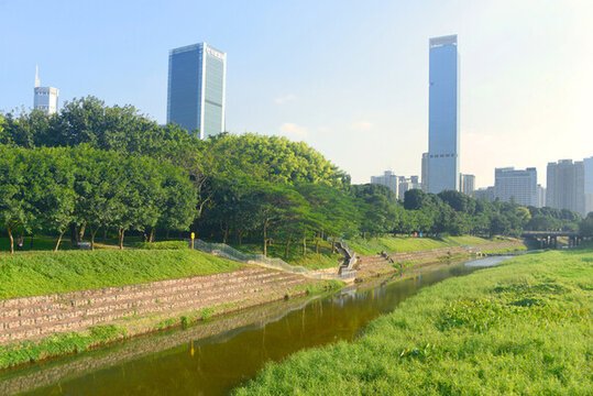 深圳中心公園福田河及高樓大廈