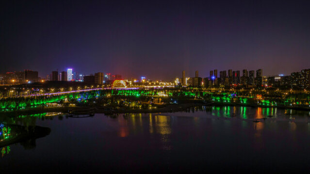 夏季的長(zhǎng)春南溪濕地公園夜景