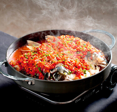 剁椒蒸魚(yú)頭