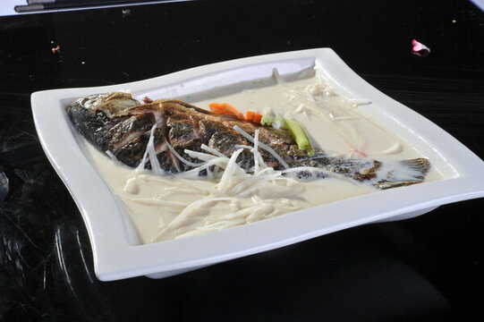 蘿卜絲煮鯽魚