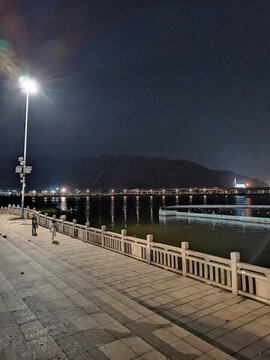 海濱之夜