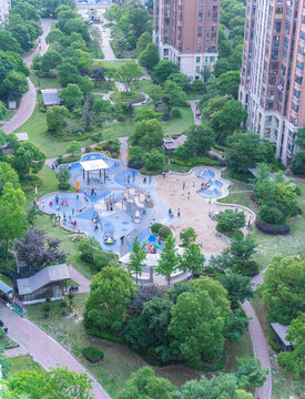 小區(qū)內(nèi)景