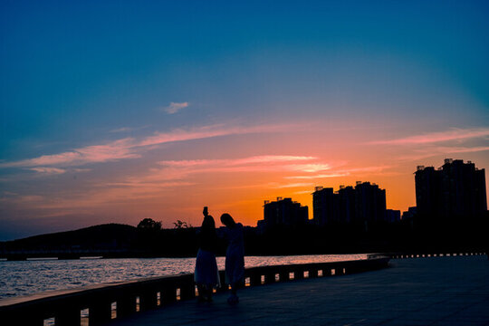 徐州云龍湖北岸夕陽(yáng)剪影