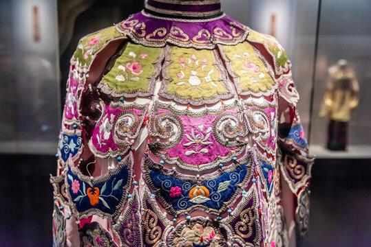 中國花卉紋刺繡云肩