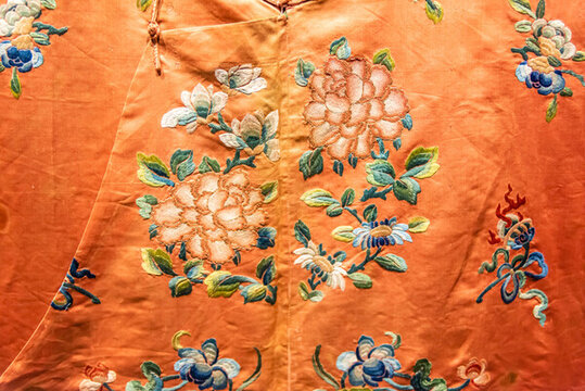 中國花卉紋刺繡大褂