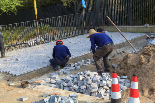鋪裝路面瓷磚