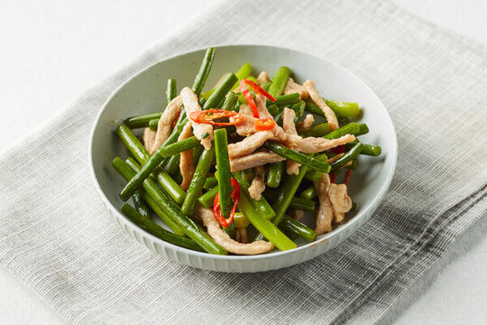 蒜苔炒肉絲