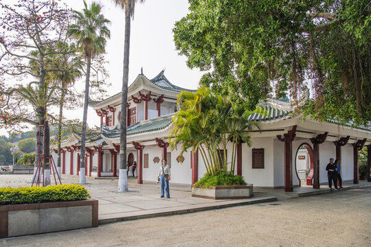 菽莊花園正門建筑與廣場樹木