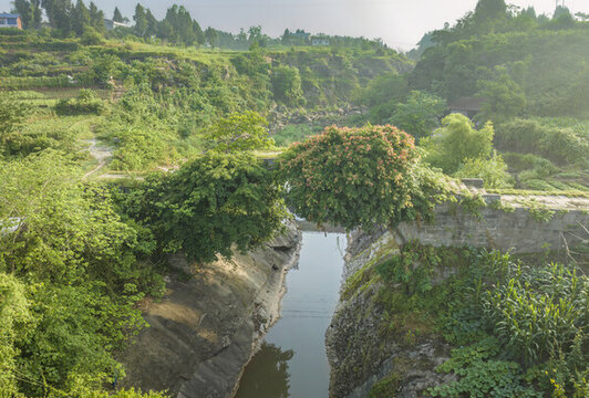 巖峰鎖龍橋