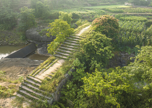 巖峰鎖龍橋