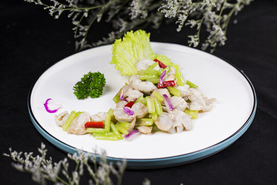 魷魚制作的菜品美食