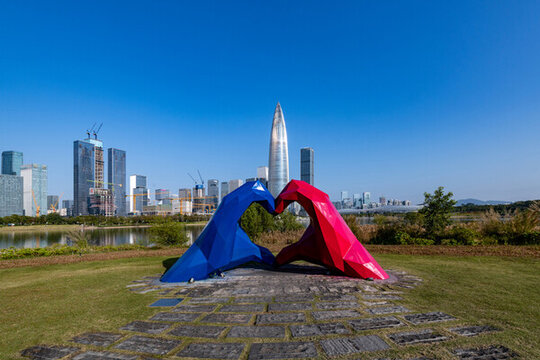 深圳人才公園手心形雕塑春筍