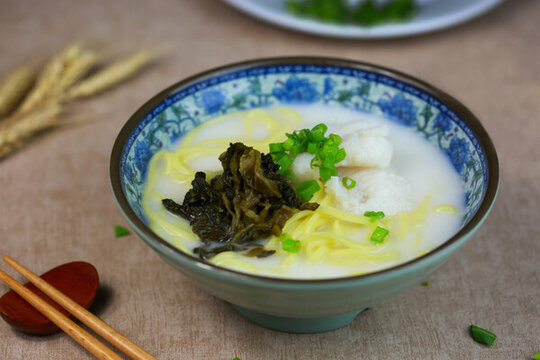 酸菜魚(yú)粗糧面條