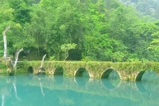 貴州荔波響水河古橋小七孔橋