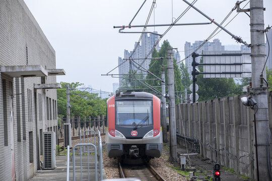 行使的火車