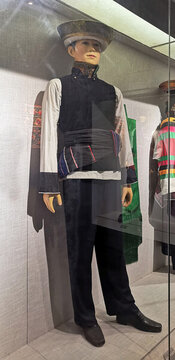 土家族男人服飾