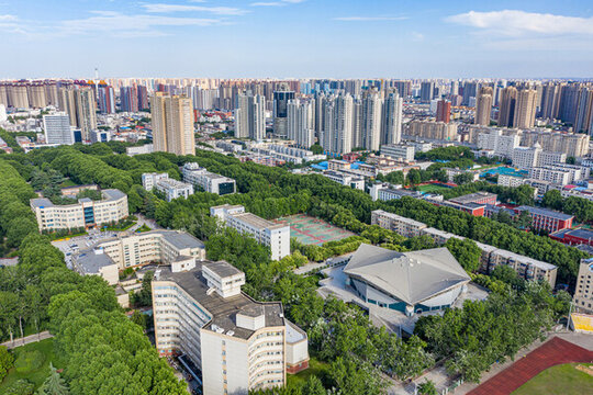 航拍鄭州大學(xué)南校區(qū)校園體育館
