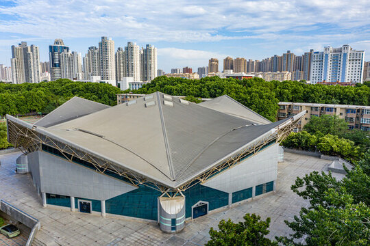 航拍鄭州大學(xué)南校區(qū)校園體育館
