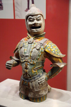 三彩武士俑