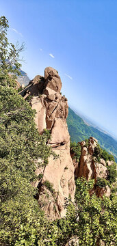 奇峰聳立
