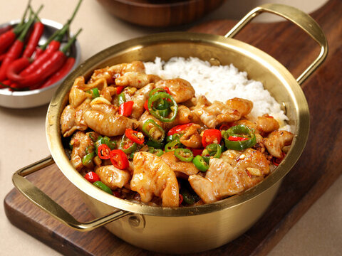 爆炒肥腸蓋碼飯