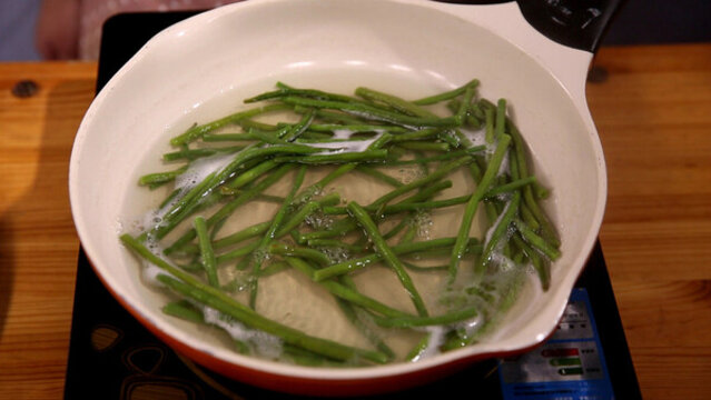 平底鍋煮豆角去皂甙