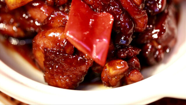 軟嫩雞肉配米飯?zhí)撞? style=