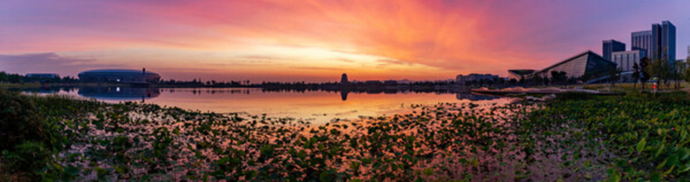 成都世界大運公園日出全景圖