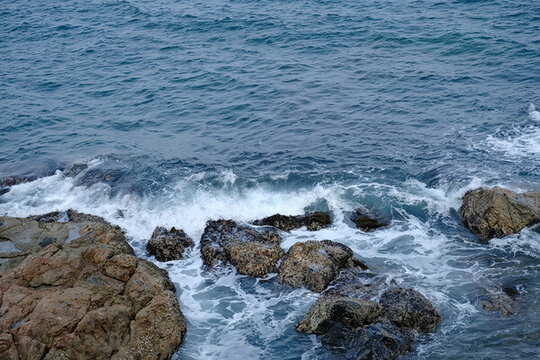 深圳大梅沙的海浪与礁石