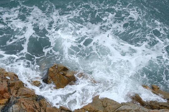 深圳大梅沙的海浪与礁石