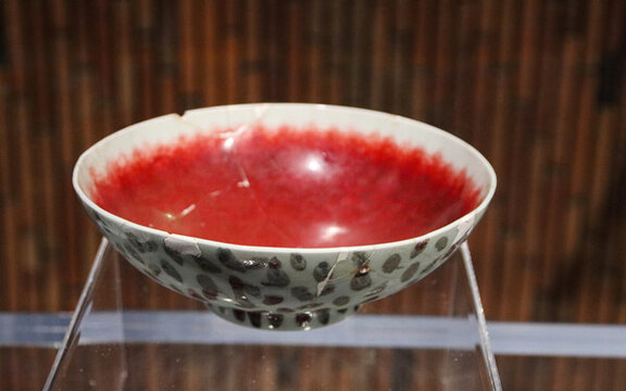 景德鎮(zhèn)釉色瓷碗特寫