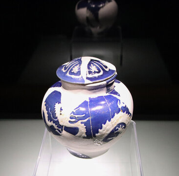 景德鎮(zhèn)釉色瓷器特寫