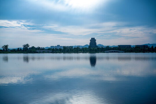 龍泉東安湖濕地公園湖面倒影