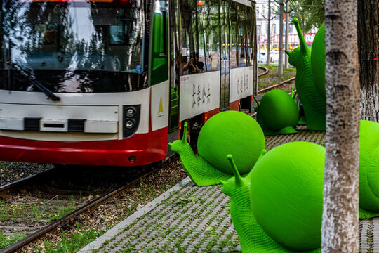 有軌電車與蝸牛藝術品景觀