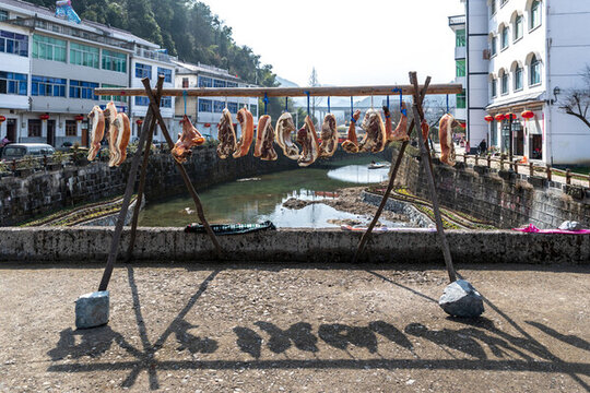 浙江磐安雙峰年底曬臘肉