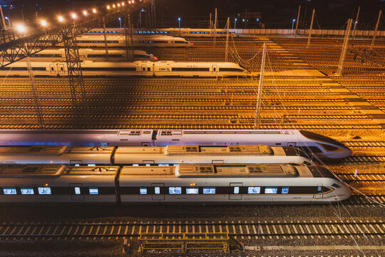 俯拍動(dòng)車(chē)運(yùn)用所高鐵列車(chē)夜景
