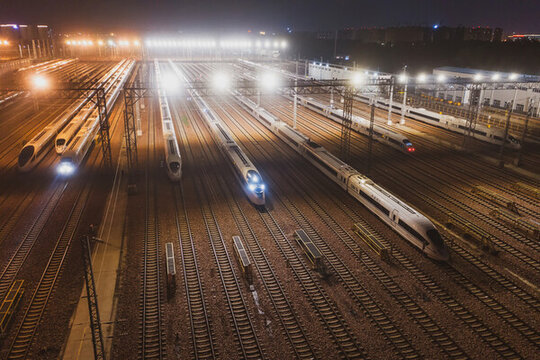 俯拍動(dòng)車(chē)運(yùn)用所高鐵列車(chē)夜景