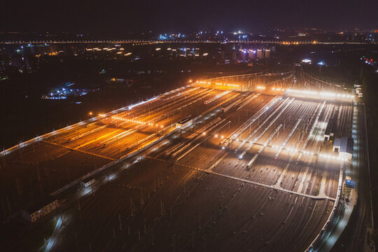 俯拍動(dòng)車(chē)運(yùn)用所高鐵列車(chē)夜景