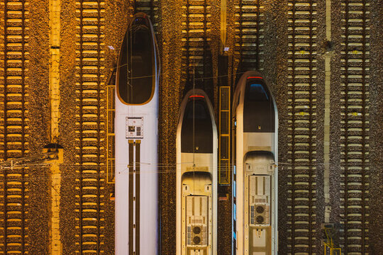 俯拍動(dòng)車(chē)運(yùn)用所高鐵列車(chē)夜景