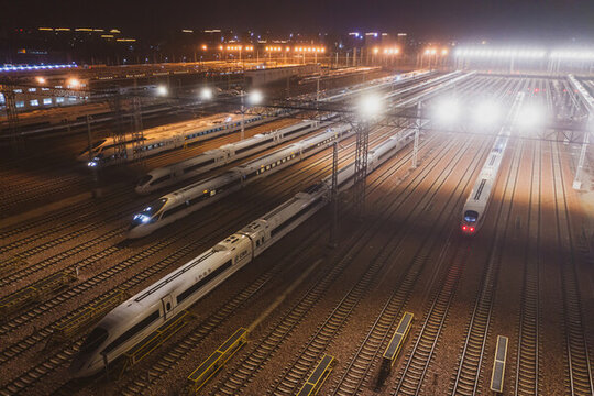 俯拍動車運用所高鐵列車夜景