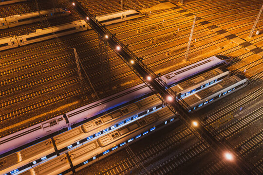 俯拍動車運用所高鐵列車夜景