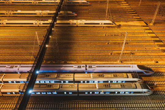 俯拍動車運用所高鐵列車夜景